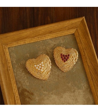 Fashionable Heart-Shaped Red Agate Brooch For Women